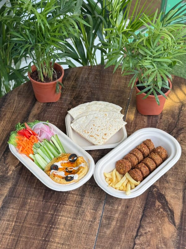 Flalafel + veggie  Hummus + pita Platter